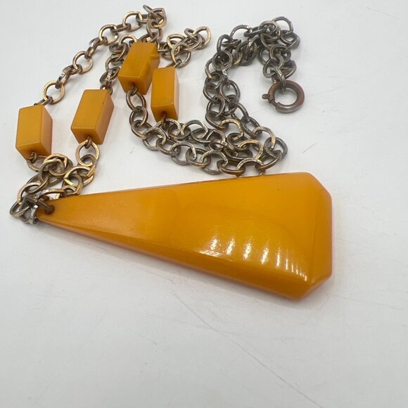 Vtg Butterscotch Bakelite Necklace Phenolic Resin Catalin Pendant Brass Tone Cha - Picture 4 of 10